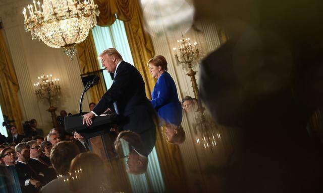 Donald Trump bei einer Pressekonferenz mit der deutschen Kanzlerin Angela Merkel 2018 im Weißen Haus.