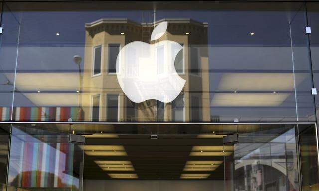 The Apple logo is pictured on the front of a retail store in the Marina neighborhood in San Francisco