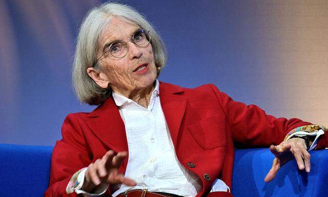 19.10.2022, Frankfurt, DEU Buchmesse Frankfurt, Donna Leon, Autorin, im Gespraech auf dem Blauen Sofa *** 19 10 2022, Fr