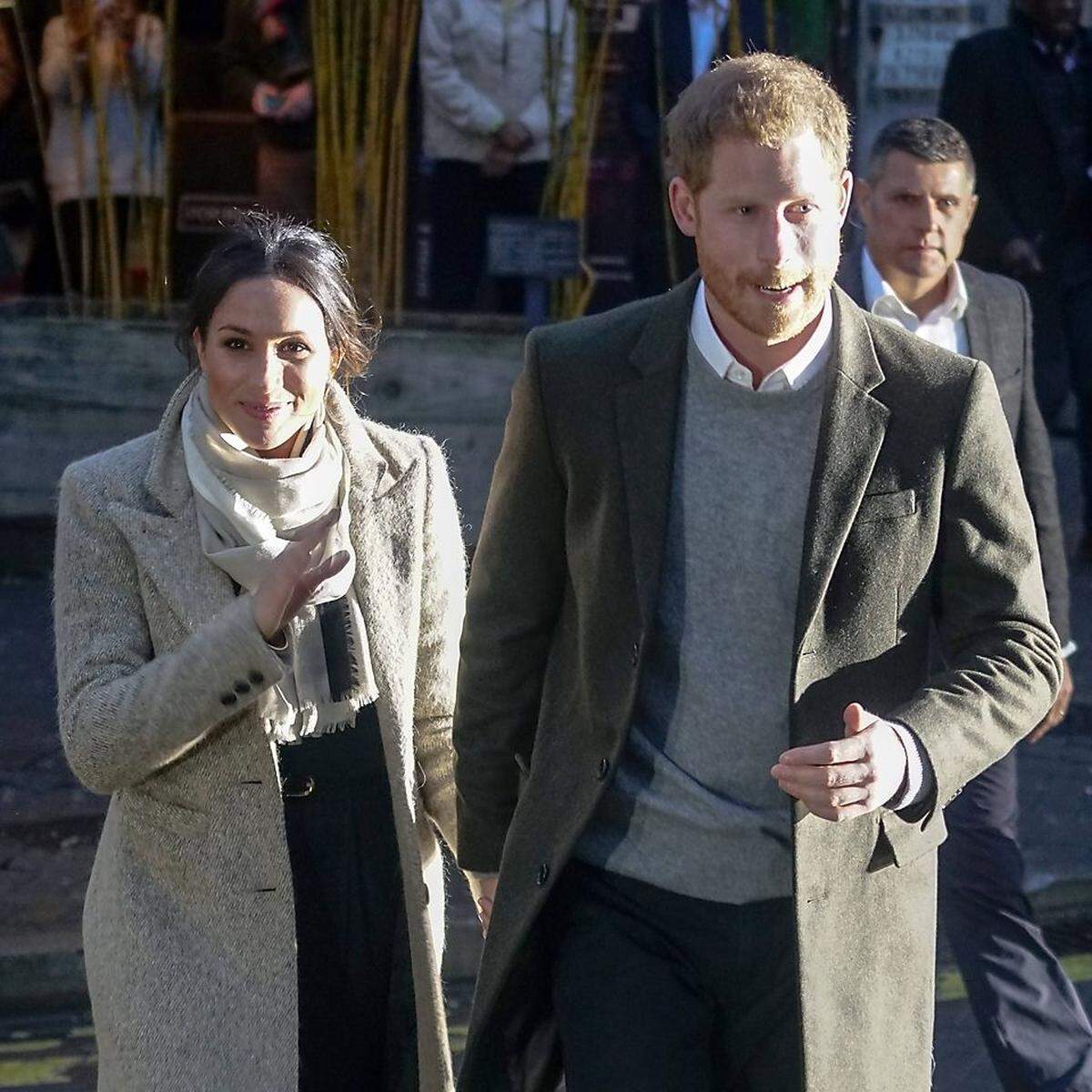 Und auch dieses Paar könnte 2018 nach der Hochzeit noch eins draufsetzen: Englische Royal-Reporter halten es durchaus für möglich, dass Prinz Harry und Meghan Markle noch dieses Jahr eine erste Schwangerschaft verkünden könnten. Es bleibt spannend.