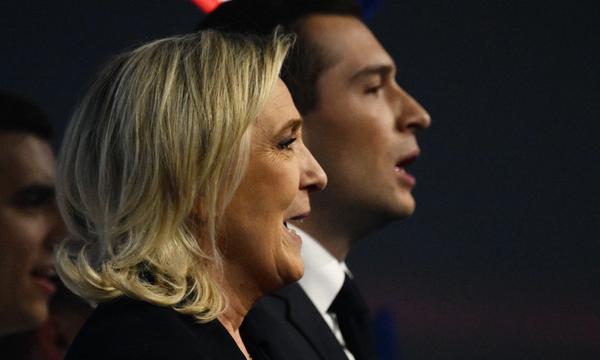 „Allons, enfants de la patrie“: Rechtspopulisten Marine Le Pen und Jordan Bardella beim Auftakt des EU-Wahlkampfs in Marseille.