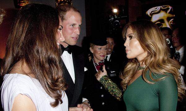Jennifer Lopez, die vor kurzem bei den MTV VMAs geehrt wurde, hat Prinz William und Herzogin Catherine bei einer Veranstaltung im Rahmen der BAFTA Film Awards in Los Angeles einiges zu erzählen.
