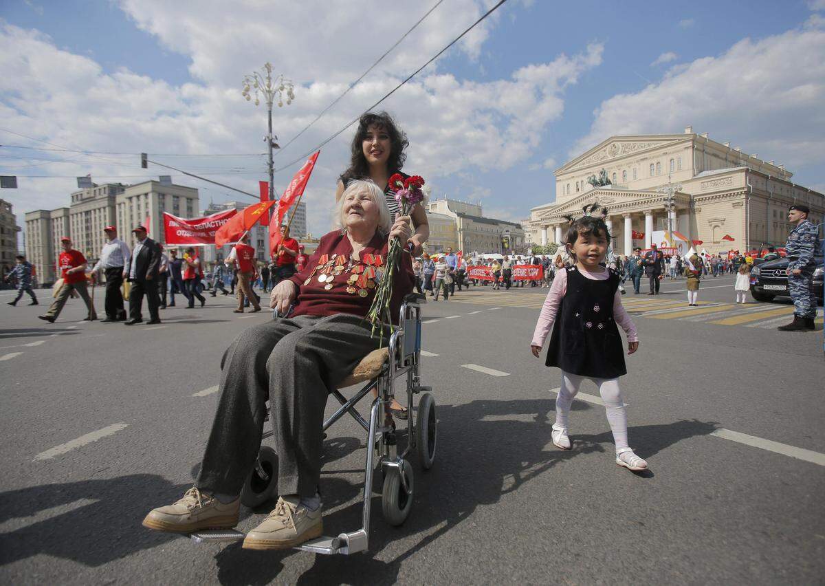 Viele Kriegs-Veteranen und Zeitzeugen feierten den Siegestag am Roten Platz mit.