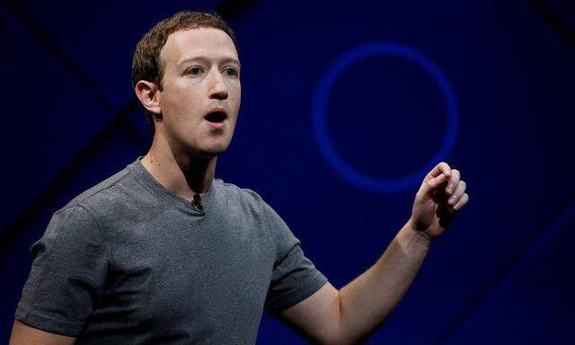 Mark Zuckerberg sieht sein Unternehmen Facebook mit massiver Kritik konfrontiert.