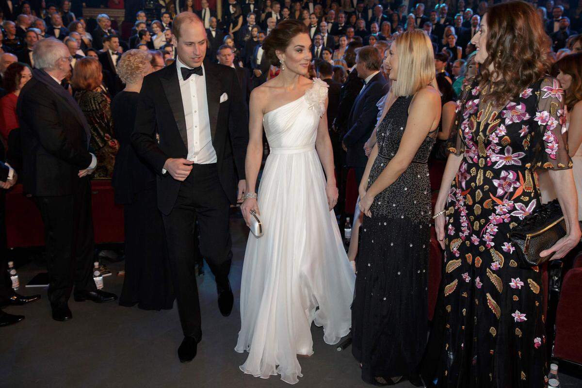 Herzogin Catherine und Prinz William waren mit von der Partie. Die 37-Jährige trug ein weißes Kleid von Alexander McQueen und Ohrringe, die früher Prinzessin Diana gehörten.