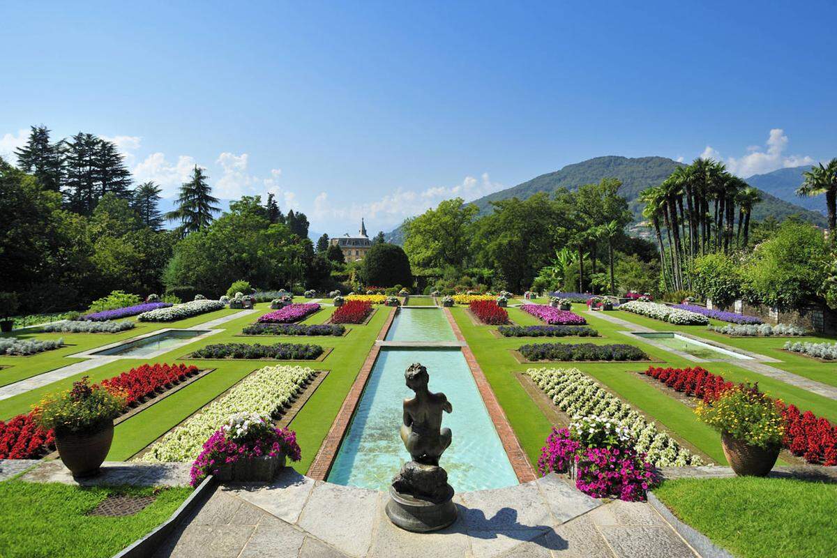 Rund um den Langensee zwischen den Regionen Piemont, Lombardei und dem Schweizer Kanton Tessin blühen buschenweise Kamelien und Azaleen im Frühjahr. Sehenswert sind auch die Botanischen Gärten der Villa Taranto.