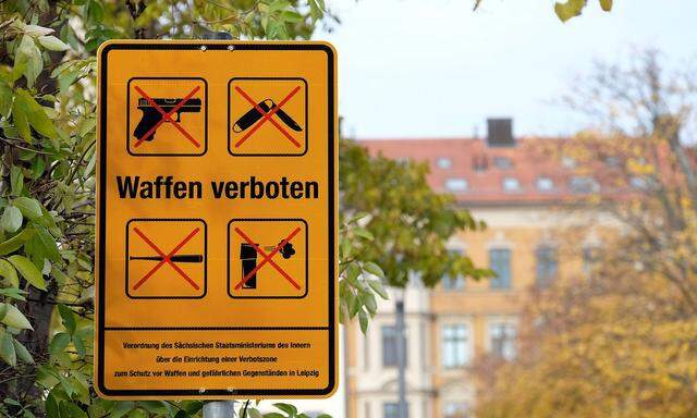 Waffenverbotszone in der Leipziger Eisenbahnstrasze Offizielle Einfuehrung der Waffenverbotszone in d