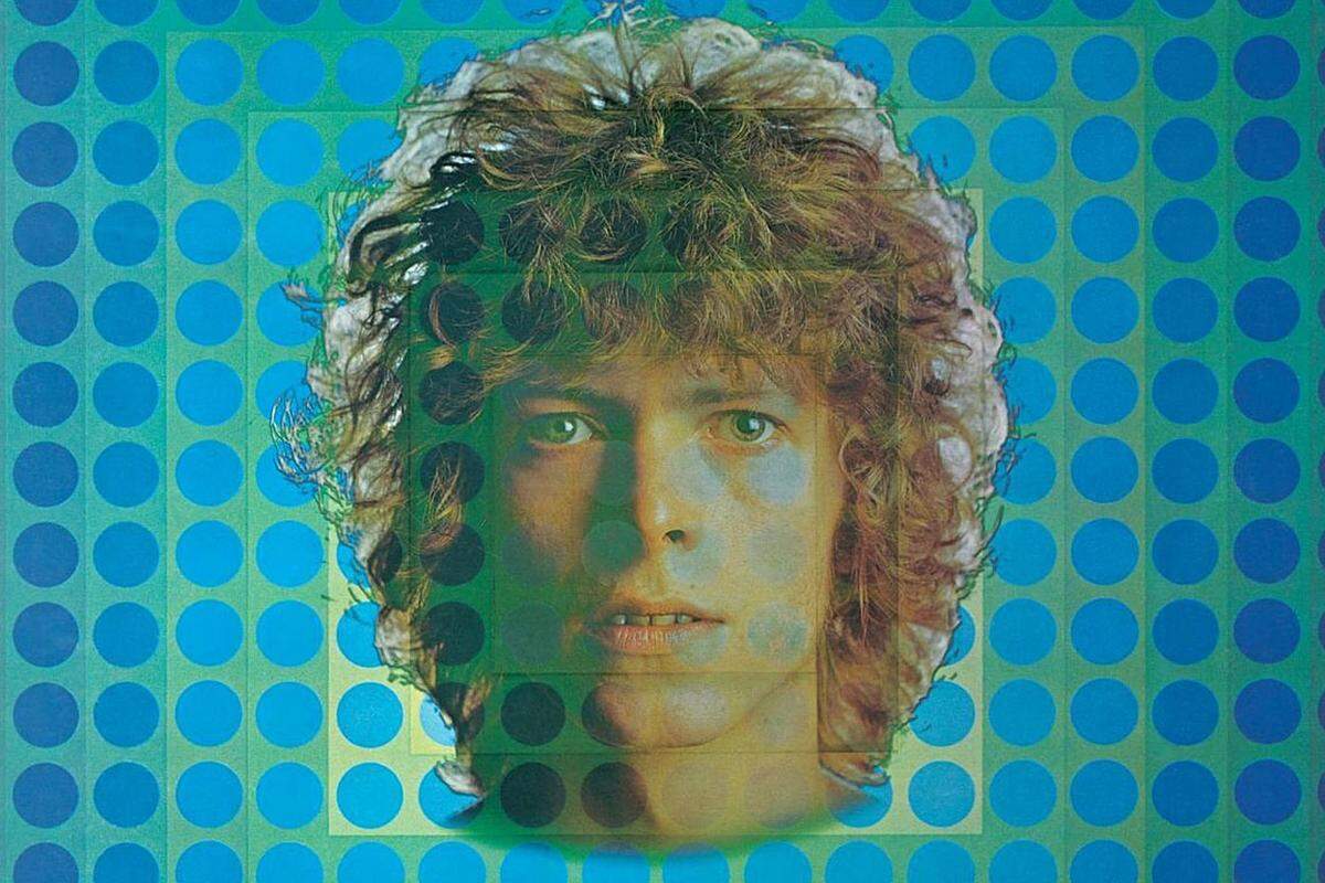 In der Popmusik wird häufig von Stars, Ikonen und Legenden gesprochen. Im Fall von David Bowie stimmen all diese Beschreibungen zu hundert Prozent. "Die Presse" hat 21 prägende Songs der einzigartigen Karriere des am Sonntag verstorbenen Pop-Chamäleons für Sie ausgewählt: Seine erste Single "Liza Jane" war 1964 erschienen. Fünf Jahre später erschuf Bowie mit "Space Oddity" einen wahrlich epischen, über den Dingen schwebenden Song: "This is Ground Control to Major Tom". 
