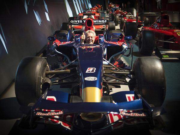 CARINA KARLOVITS: Pole Position, Turin, Italien, 27.6.2015 Beim Besuch des Museo Nazionale dell' Automobile in Turin nimmt Heinz Fischer spontan in einem der Boliden Platz.