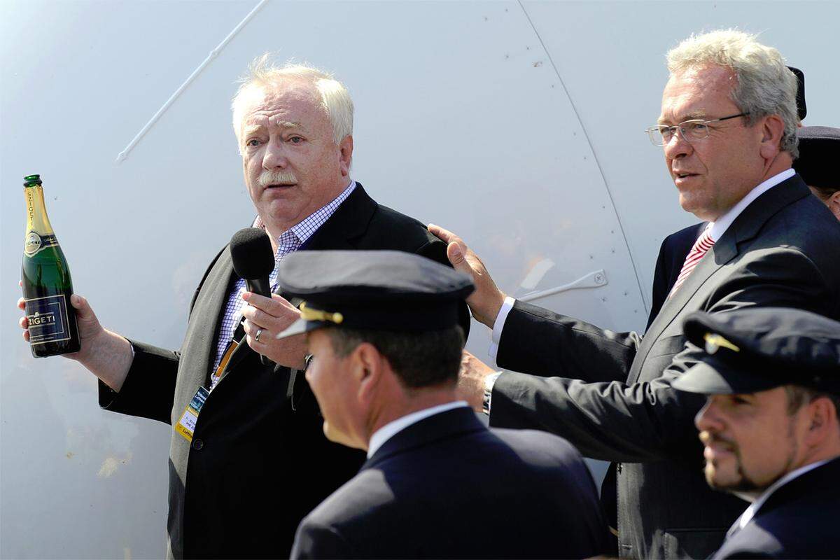 Den Tauf-Akt nahm Wiens Bürgermeister Michael Häupl am Flughafen Schwechat vor.