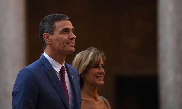 Spaniens Premierminister Pedro Sanchez und seine Frau Begona Gomez. 