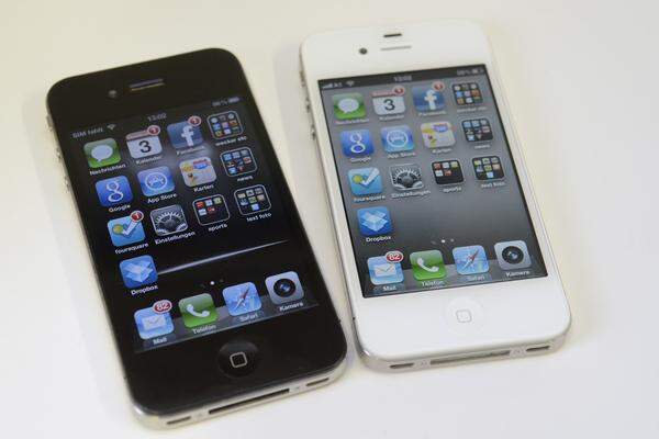 Das neue Smartphone von Apple (re.) sieht aus wie das alte (li.). Das iPhone 4S ist gleichgroß wie das iPhone 4, hat die gleiche Form, die gleichen Tasten - selbst das Display ist gleich geblieben. Dennoch stecken in dem Zwillingsbruder des iPhone 4 große Neuerungen. Schließlich kommt es auf die inneren Werte an. DiePresse.com hat ganz genau hingesehen.Text: Sara Gross, Bilder: Daniel Breuss