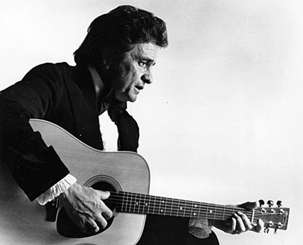 Alkohol, Tabletten, Gewalt und keine guten Songs: Nach einem steilen Karriereanstieg Ende der 50er Jahre und mit Welthits wie "Don't Take Your Guns to Town" (1959) und "Ring of Fire" (1963) hatte Johnny Cash ab den 70ern eine Durststrecke. 