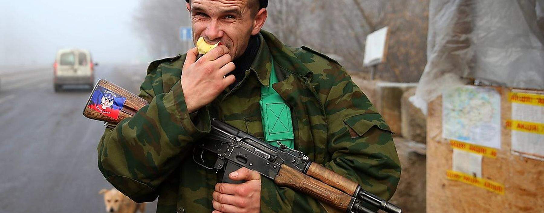 DONETSK REGION UKRAINE DECEMBER 14 2014 An armed member of the Donetsk People s Republic DPR m