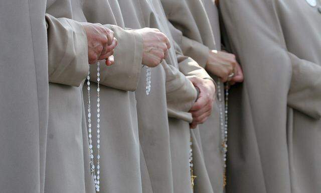 Seit jüngsten Aussagen von Papst Franziskus über Gewalt gegen Nonnen ist das Schicksal von Ordensfrauen ins Zentrum der Debatten gerückt.