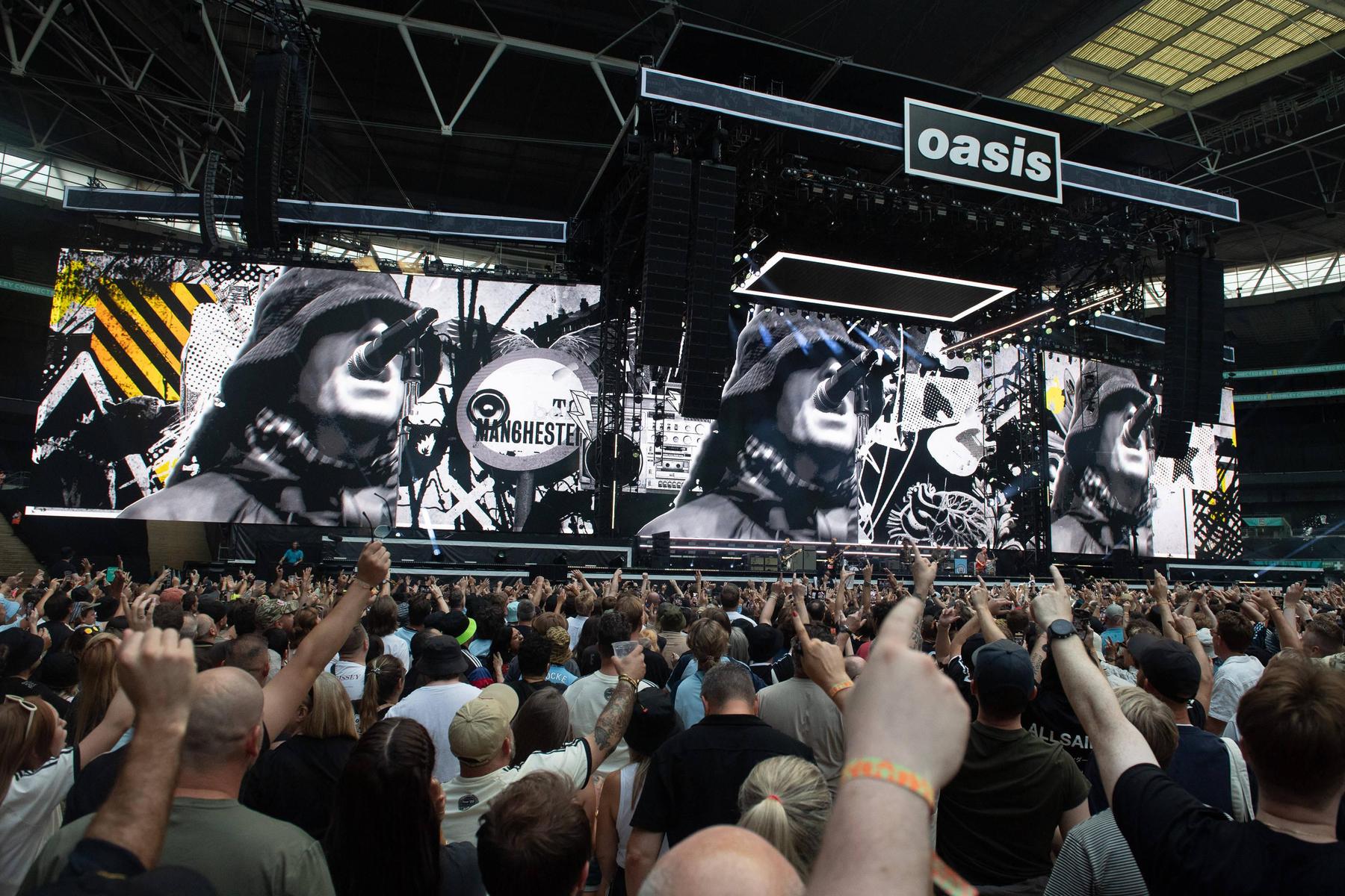 Mann stürzt bei Oasis-Konzert in London und stirbt