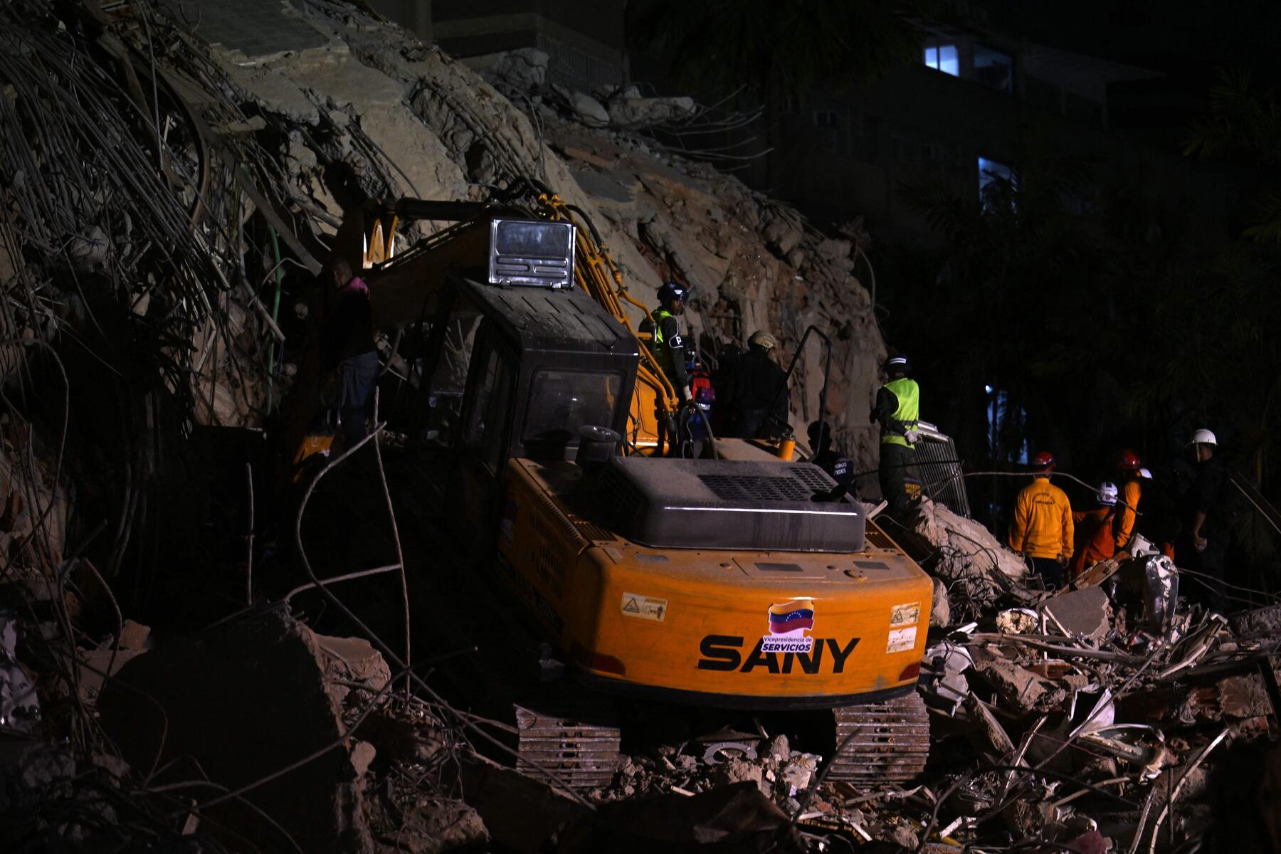Venezuela earthquake toll rises to 589; international aid arrives