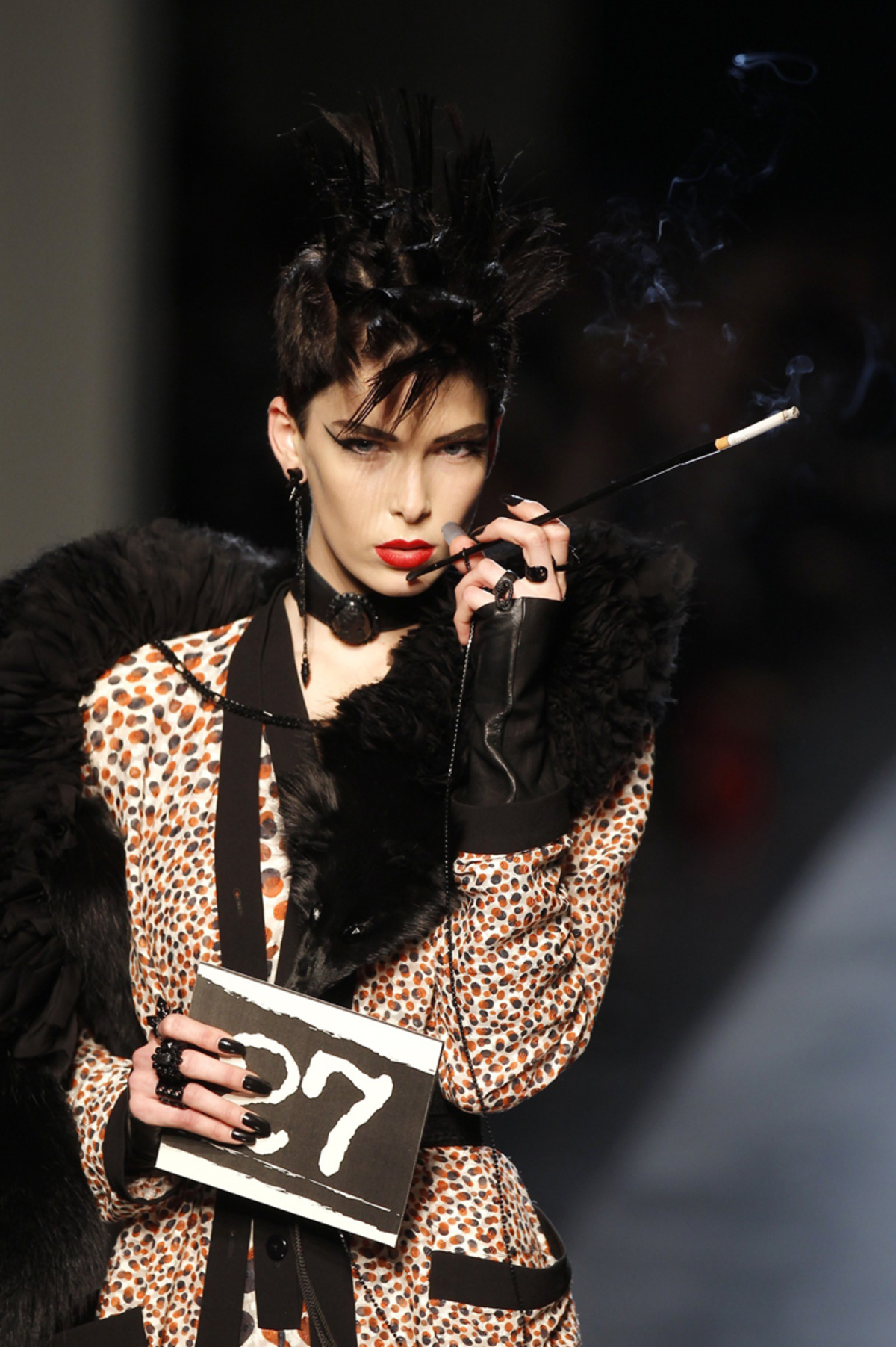 Für Jean Paul Gaultier ist "Punk not dead". Das möchte er zumindest mit seiner Haute Couture demonstrieren.