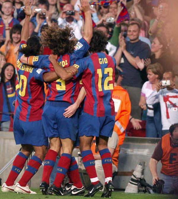 2004/05 bestritt Messi acht Pflichtspiele: In der Champions League spielte er bei Schachtjor Donezk durch, als Trainer Frank Rijkaard für das bedeutungslose letzte Gruppenspiel eine B-Elf aufstellte. In der Liga war der Argentinier nur Kurzarbeiter, auch am 34. Spieltag gegen Albacete Balompie wurde er erst in der 88. Minute eingewechselt. Nach Ronaldinho-Vorlage schoss er seinen ersten Ligatreffer und wurde zum jüngsten Torschützen in der Geschichte Barças.