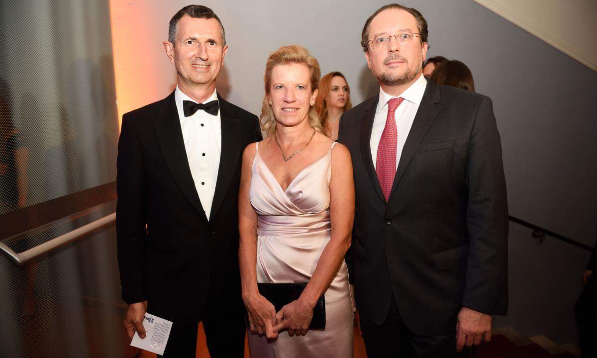 Zu Gast waren u.a. Verteidigungsminister Thomas Starlinger mit Ehefrau Ursula Hanusch und Außenminister Alexander Schallenberg, der die Auszeichnung als Österreicher des Jahres in der Kategorie Erfolg International überreichte.