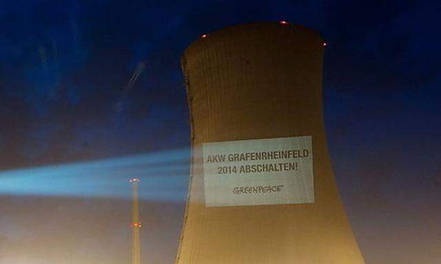 Greenpeace demonstriert für eine frühere Abschaltung der AKW.