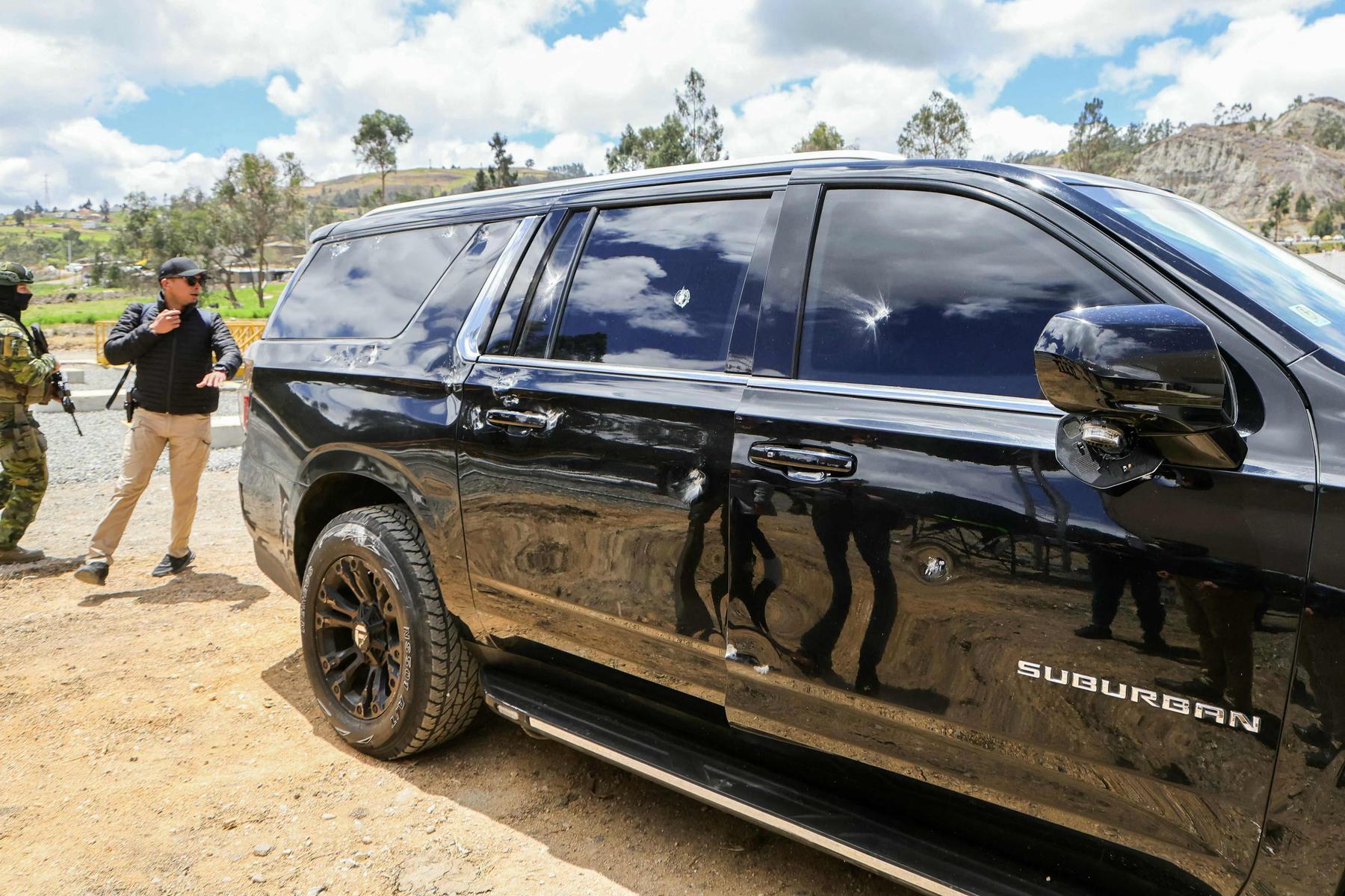 Crowd attacks Ecuador president's motorcade