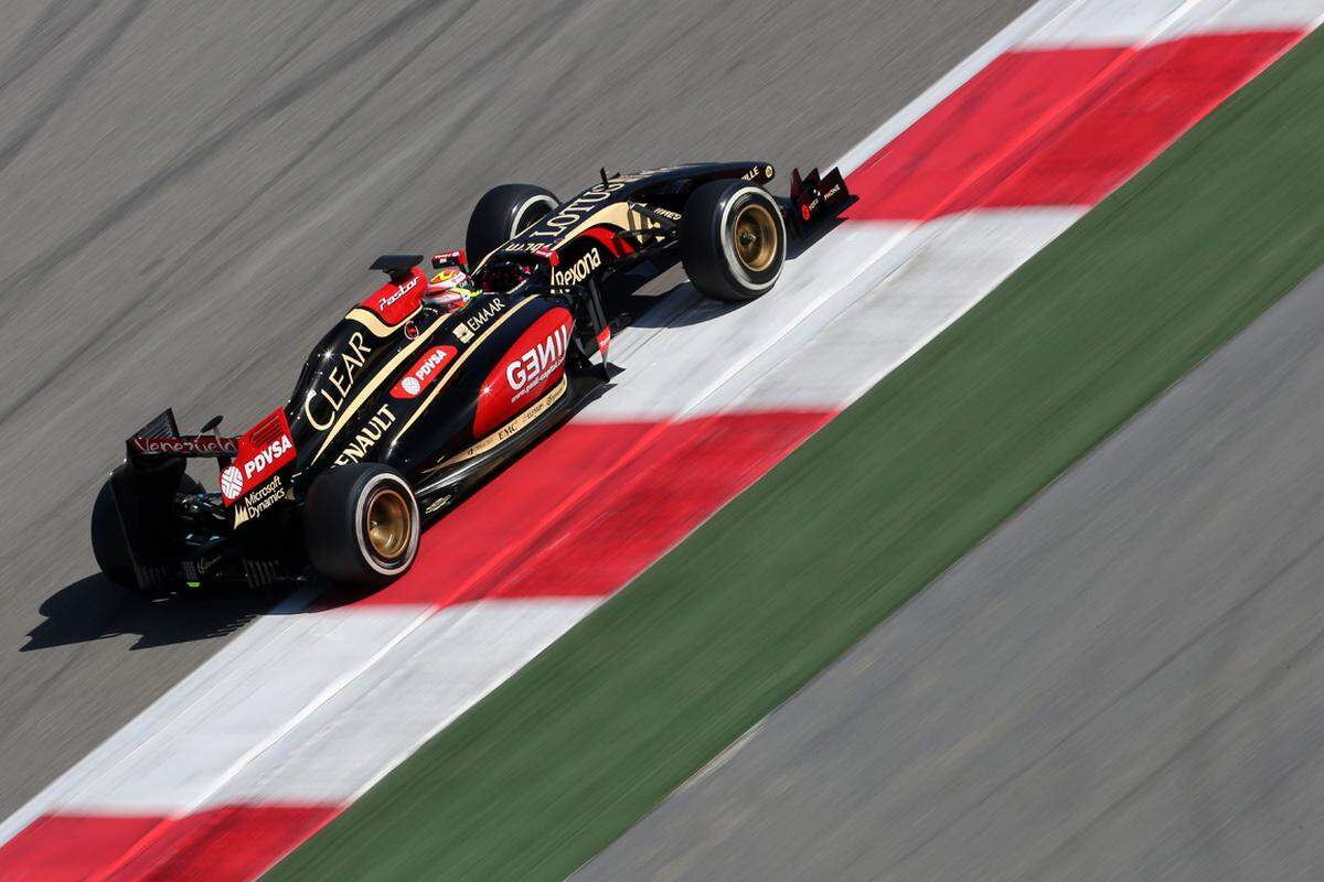 Als letztes Team zeigte dann auch Lotus seinen neuen Boliden. Fahrer: Romain Grosjean (FRA), Pastor Maldonado (VEN)