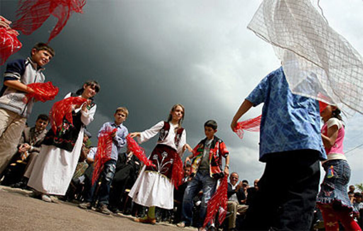 Kosovo  Russland droht mit einem Veto im UNO-Sicherheitsrat, sollte der Westen eine Resolution für eine weitgehende Unabhängigkeit des Kosovo von Serbien einbringen. Eine Festlegung des Status der Provinz ist damit in der Schwebe.