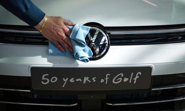 Europas größter Autobauer VW weitet im Rahmen seines Sparprogramms die Altersteilzeit aus.