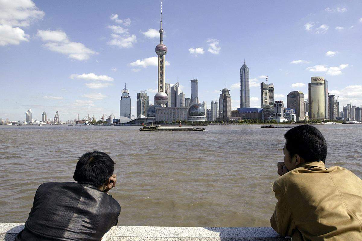 Die futuristisch anmutende Skyline und die (kulinarische) Vielfalt der Metropole macht Lust auf eine Fernreise nach China.