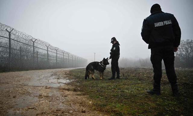 Bulgarien verstärkte seine Grenze zur Türkei mit einem neuen Zaun. 