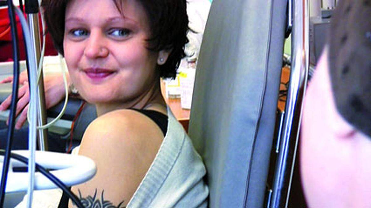 Eine von acht Frauen erkrankt im Laufe ihres Lebens an Brustkrebs. Mit diesem Thema setzt sich die österreichische Regisseurin Sabine Derflinger in ihrer Dokumentation auseinander. Zwei Patientinnen führen ein Video-Tagebuch und werden zusätzlich von der Kamera begleitet.