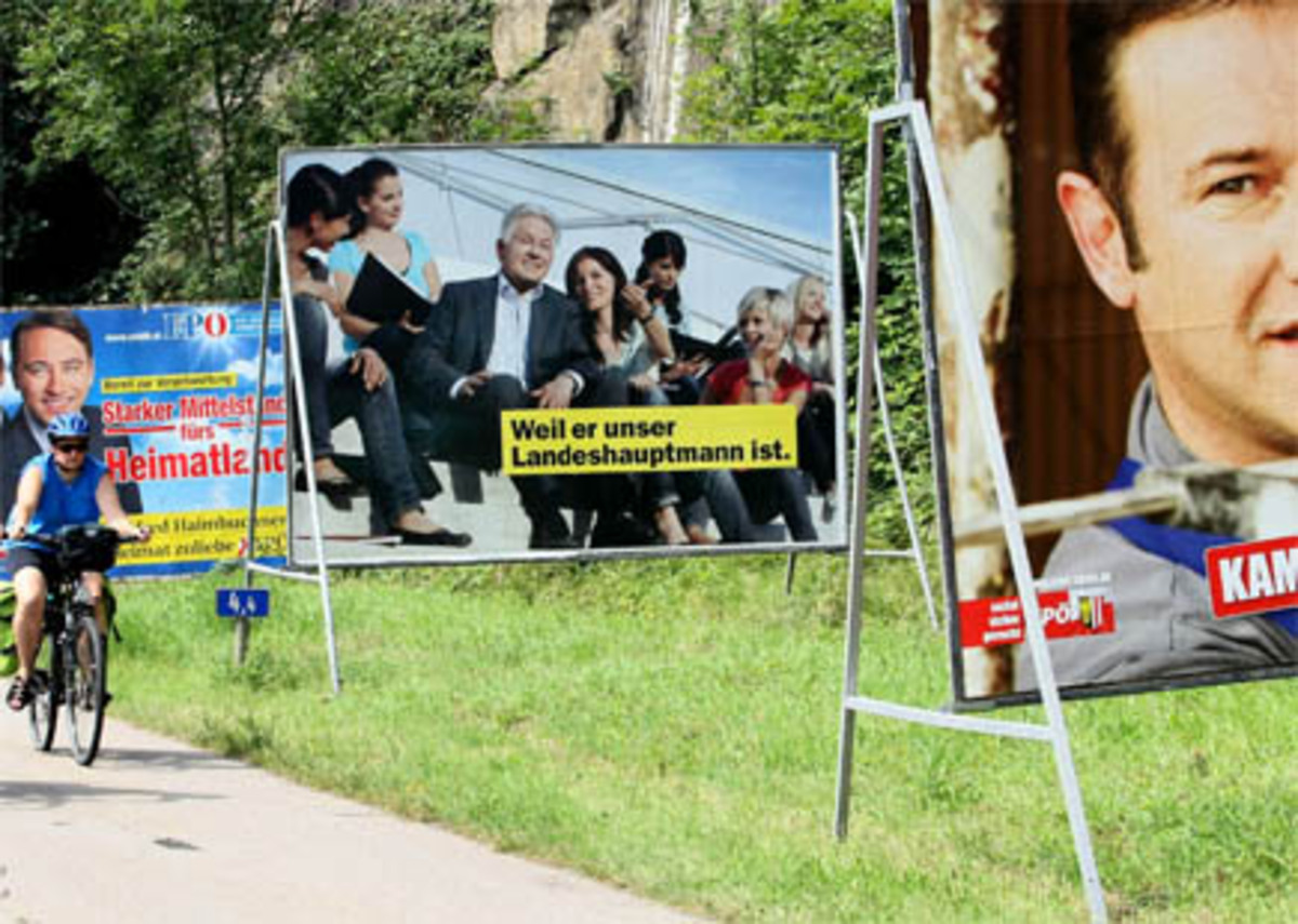 Auf ganz unterschiedliche Strategien setzen die oberösterreichischen Parteien in der Plakat-Schlacht: Von der ganz auf den Kandidaten zugeschnittenen Wohlfühl-Kampagne bis zum Personen-unabhängigen Themenwahlkampf.