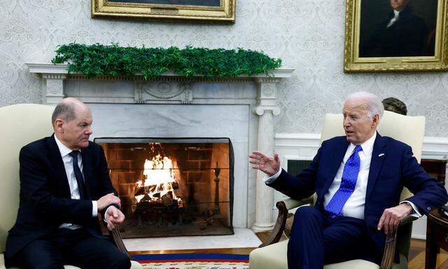 Deutschlands Kanzler Scholz und US-Präsident Joe Biden im Weißen Haus.