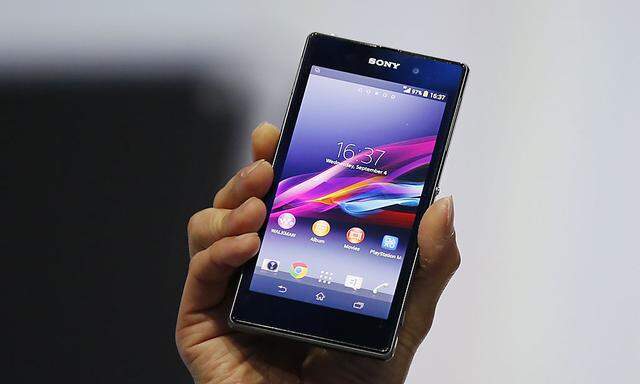 Sony Corp´s President and Chief Executive Officer Hirai presents a new Sony Xperia Z1 smartphone during it´s world premier at the IFA consumer electronics fair in Berlin