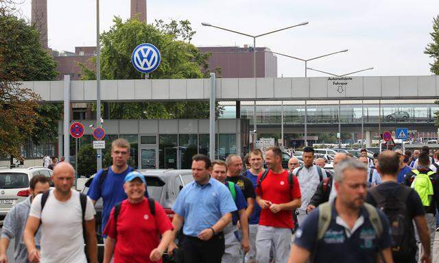 Wolfsburg Wolfsburg Deutschland 23 08 2016 WIRTSCHAFT Volkswagen Werk Volkswagen Mitarbeiter v