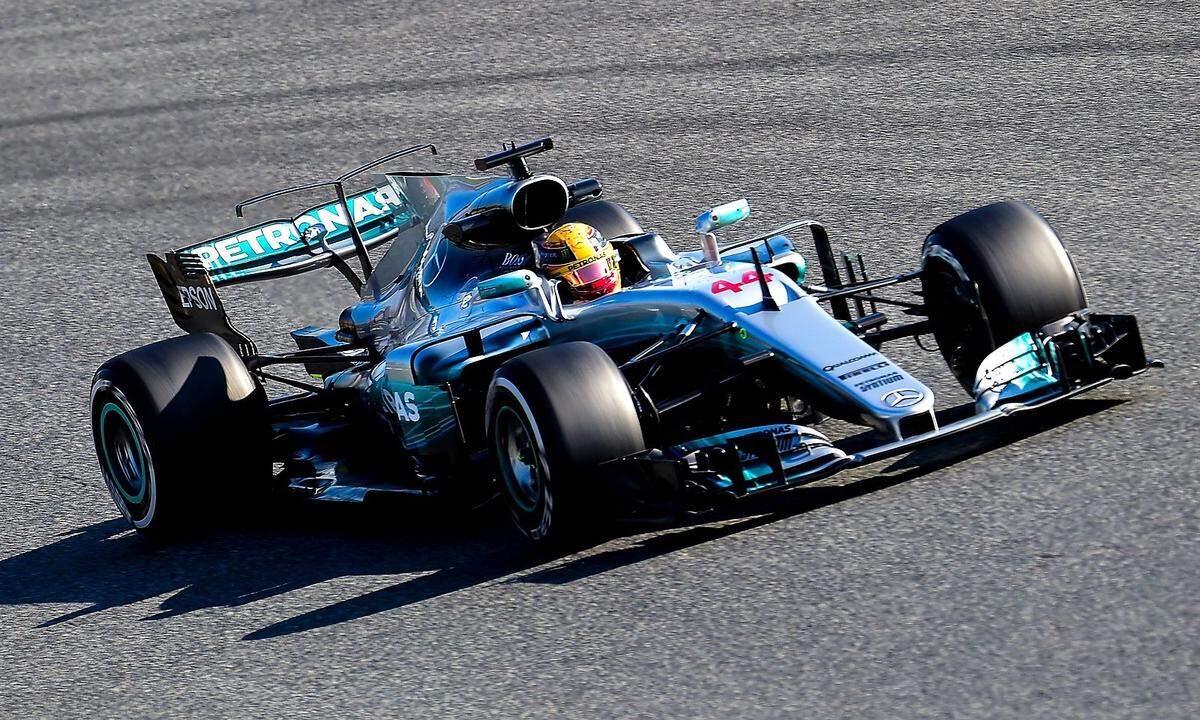 Mercedes geht ohne Weltmeister Nico Rosberg (Rücktritt) dafür mit dem W08 in die neue Saison. Piloten: Lewis Hamilton (GBR), Valtteri Bottas (FIN)