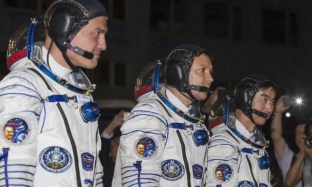 Drei Austronauten erreichen die ISS 