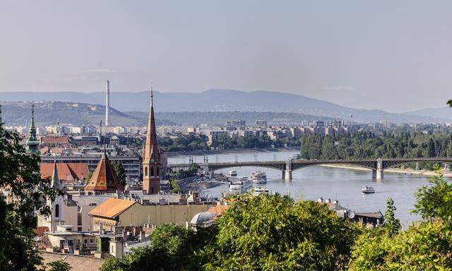 Wenn es nach den Plänen der Regierung geht, könnte schon bald ein „Dubai-ähnliches Viertel“ mit einem 220 bis 240 Meter hohen Wolkenkratzer das Budapester Stadtbild prägen.