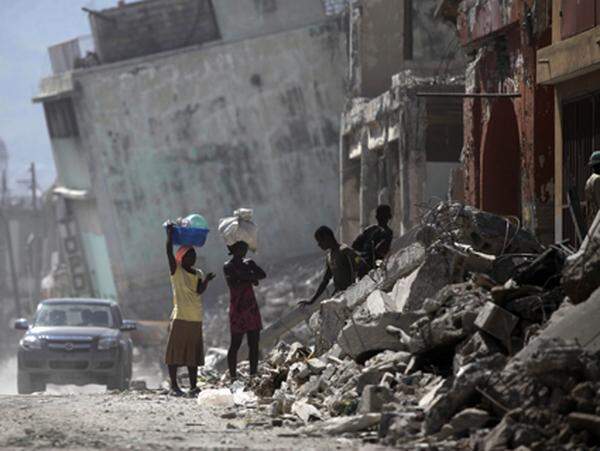 Mehr als drei Wochen nach dem verheerenden Erdbeben hat die haitianische Regierung die Zahl der Todesopfer erneut nach oben korrigiert.
