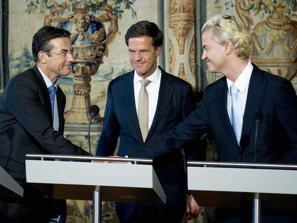 Mit eingängigen Losungen ("Henk und Ingrid bezahlen für Ali und Fatima") landete Wilders mit seiner Partei für die Freiheit (PVV) bei der Wahl im Juni 2010 auf dem dritten Platz. Danach gründeten Rechtsliberale und Christdemokraten mit Wilders Unterstützung eine Minderheitsregierung.