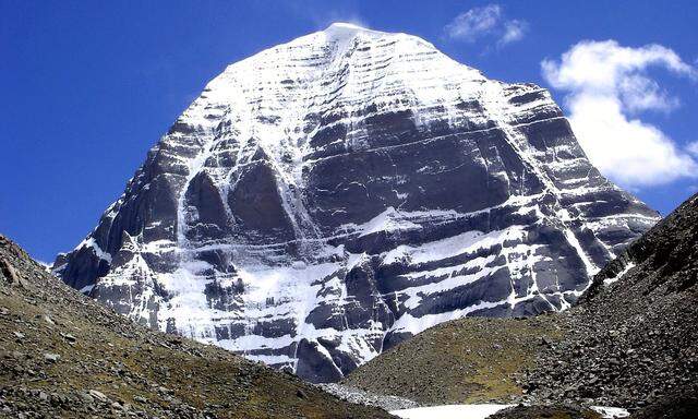 Der Kailash, die schneebedeckte Kristallpyramide im Westen Tibets.
