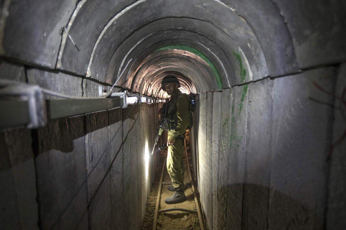 Israel wirft der Hamas die Planung eines verheerenden Anschlags auf israelische Zivilisten durch die Tunnel im Grenzgebiet vor.