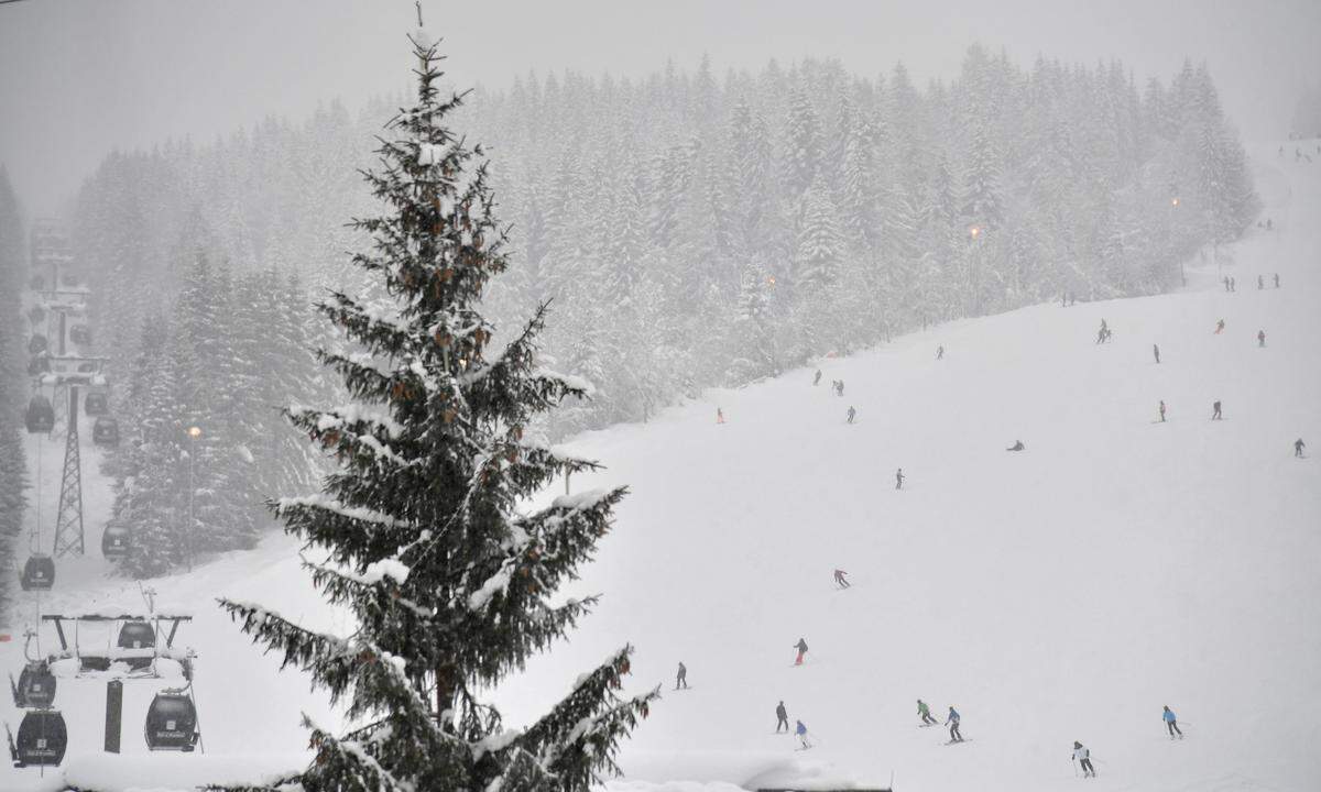 Skifahrer am Dienstag in Flachau.