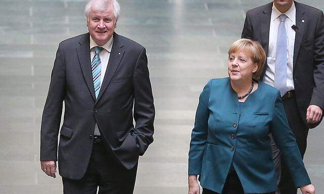 Horst Seehofer sitzt für die CSU mit Angela Merkel am Verhandlungstisch für die nächste Koalition.