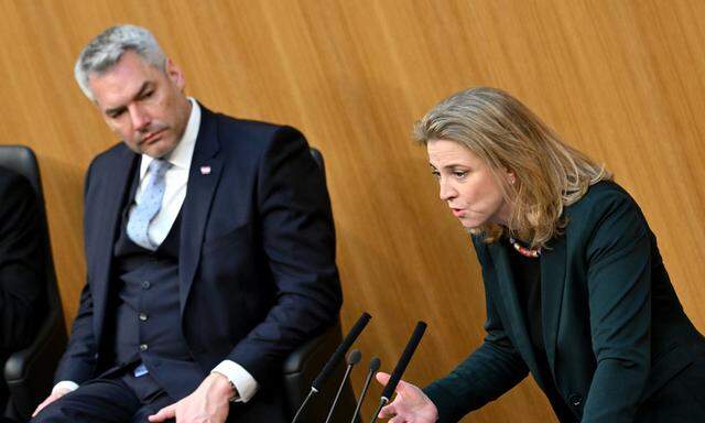 Bundeskanzler Karl Nehammer (ÖVP) und Neos-Klubchefin Beate Meinl-Reisinger 
