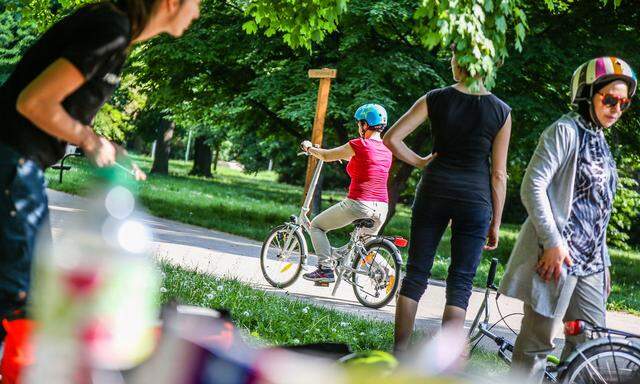 Einmal erlernt, bringt das Radfahren vielen Migrantinnen ein völlig neues Lebensgefühl.