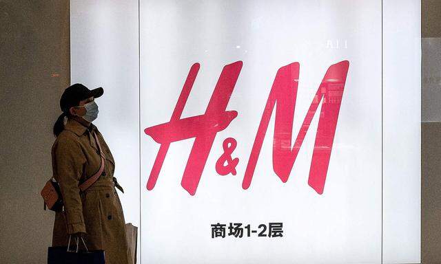 Die Geschäfte stehen noch. Aber online ist der schwedische Modekonzern H&M in China von einem Tag auf den anderen verschwunden.