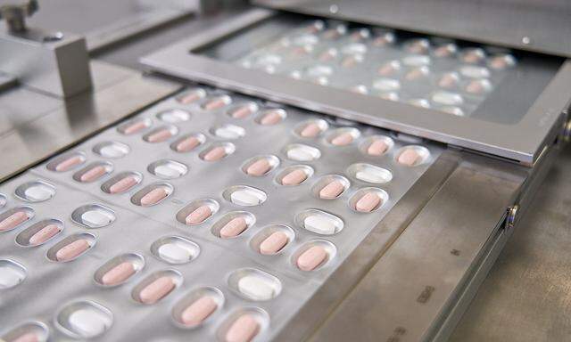 So sieht die Anti-Covid-Pille von Pfizer aus, die laut eigenen, noch unbestätigten Angaben zu 90 Prozent vor schweren Verläufen schützen soll.