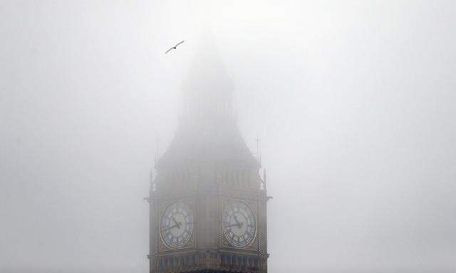 Fog shrouds the Big Ben clocktower in London